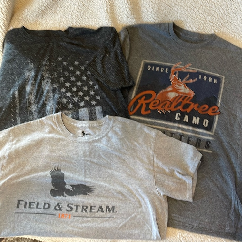 Real Tree T-shirt Lot. Size Medium.